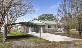 402 Chippendale Ln, Bonneau, SC 29431