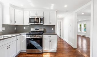 5 Taylor Ct, Cumberland, RI 02864