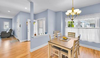 136 Pond View Cir 136, Beacon Falls, CT 06403