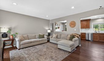 1000 Timberwood Ln, Algonquin, IL 60102