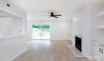 8356 Meadow Lakes Dr, Charlotte, NC 28210