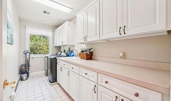 6139 PALOMINO Dr, Allentown, PA 18106