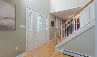 352 Log Cabin Rd, Arundel, ME 04046