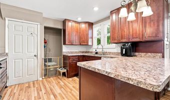 729 Smith St, Algonac, MI 48001