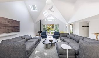 30 Hand Ln, Amagansett, NY 11930