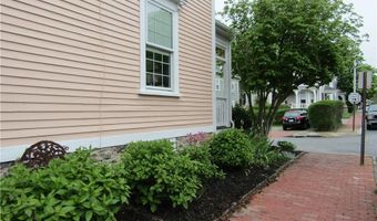 22 Mount Vernon St C, Newport, RI 02840
