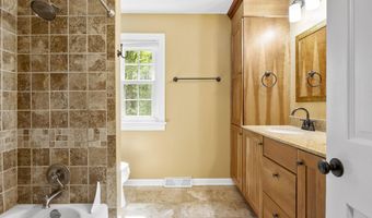 17 Schuyler Hills Rd, Albany, NY 12211