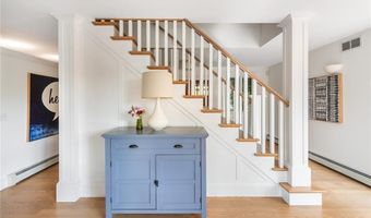 72 Summerfield Ln, Middletown, RI 02842