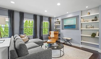10 Roxbury Rd, Madison, WI 53704