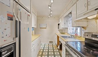 9535 Mackenzie Rd, Affton, MO 63123