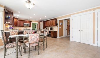 18 South Plz, Amity Harbor, NY 11701