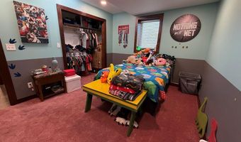 1524 Beechwood Dr, Aurora, NE 68818
