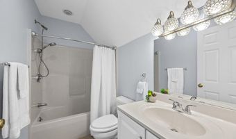 29 Weatherdeck Dr, Bourne, MA 02532