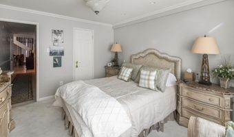 1200 N NASH St 211, Arlington, VA 22209