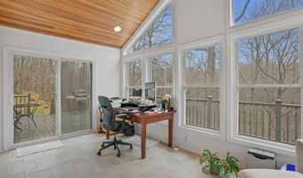 188 Falls Rd, Bethany, CT 06524