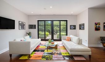 307 Windy Crest Dr, Ann Arbor, MI 48105