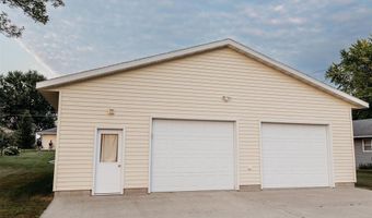 205 2Nd St SW, Buffalo Center, IA 50424