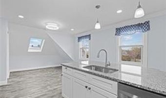 17 Selkirk Rd Rd 3, Cranston, RI 02905