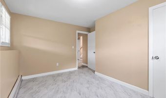 21 Reardon Dr, Middletown, RI 02842