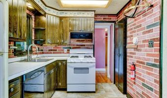 16 Lenape Ave, Andover, NJ 07860