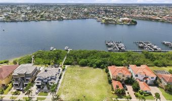 6111 LAGOMAR Ln, Apollo Beach, FL 33572