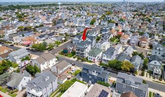 21 N Douglas Ave, Margate City, NJ 08402