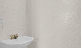 1422 N Hudson St, Altus, OK 73521