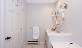 8 Key Ct, Newport, RI 02840