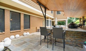4226 40TH St N, Arlington, VA 22207
