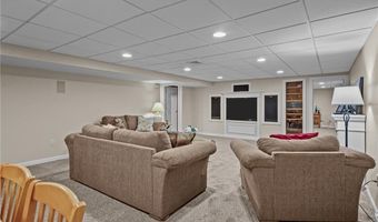 2 Mulberry Dr, Cranston, RI 02921