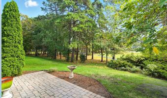 16 Greenways Ln, Lakewood, NJ 08701