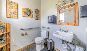 812 S Parkway Dr, Alvarado, TX 76009