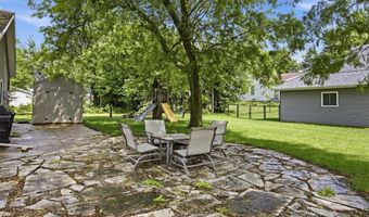 1103 E 1st St, Anamosa, IA 52205
