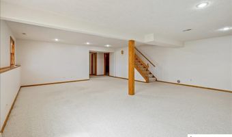 803 Clearwater Cir, Beatrice, NE 68310