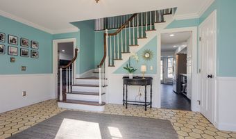 42 Wedgewood Dr, Danbury, CT 06811