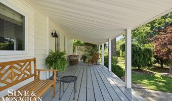206 Edgewater Dr, Algonac, MI 48001
