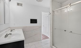 5 Normandy Sq, Guilderland, NY 12009