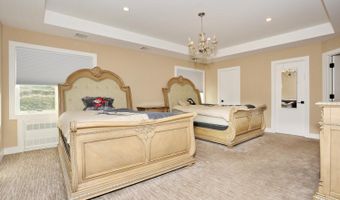 13 Autumn Ct, Airmont, NY 10901