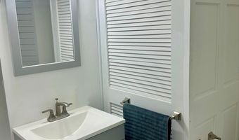 19 CENTER St, Barnegat, NJ 08005