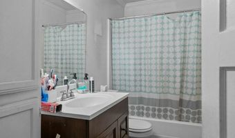 21 Slocum St, Newport, RI 02840