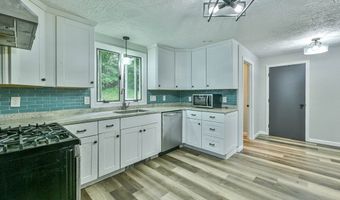 48 Central St, Auburn, MA 01501