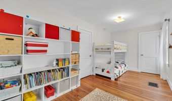 436 Pinewood St, Ann Arbor, MI 48103