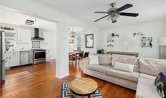 121 Spofford Ave, Warwick, RI 02888