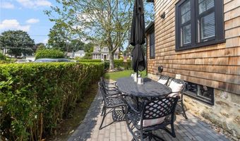 14 Robinson St, Narragansett, RI 02882