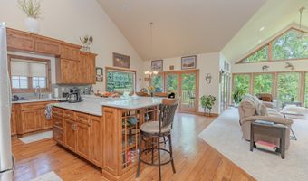 932 Emerald Pines Dr, Arnolds Park, IA 51331