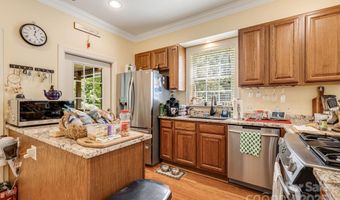28 Trafalgar Cir, Asheville, NC 28805