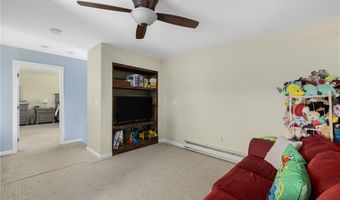 136 Corporate Pl, Middletown, RI 02842