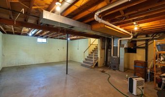 207 N 10th St, Albia, IA 52531