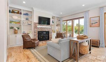 2800 Hilliard Dr, Charlotte, NC 28205