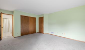 6025 RANDAL Ln, Caledonia, WI 53402